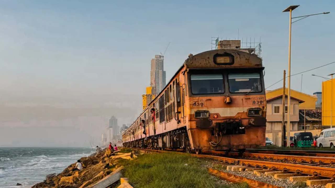 ரயில்களில் வர்த்தகம் செய்வோரின் கவனத்துக்கு!