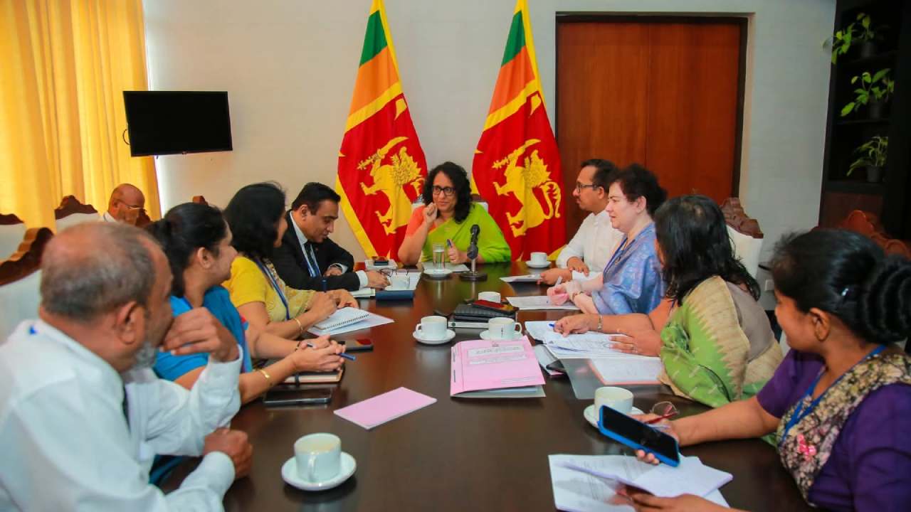 புதிய வவுச்சர் திட்டத்தின் கீழ் பாடசாலை மாணவர்களுக்கான காலணிகள்!