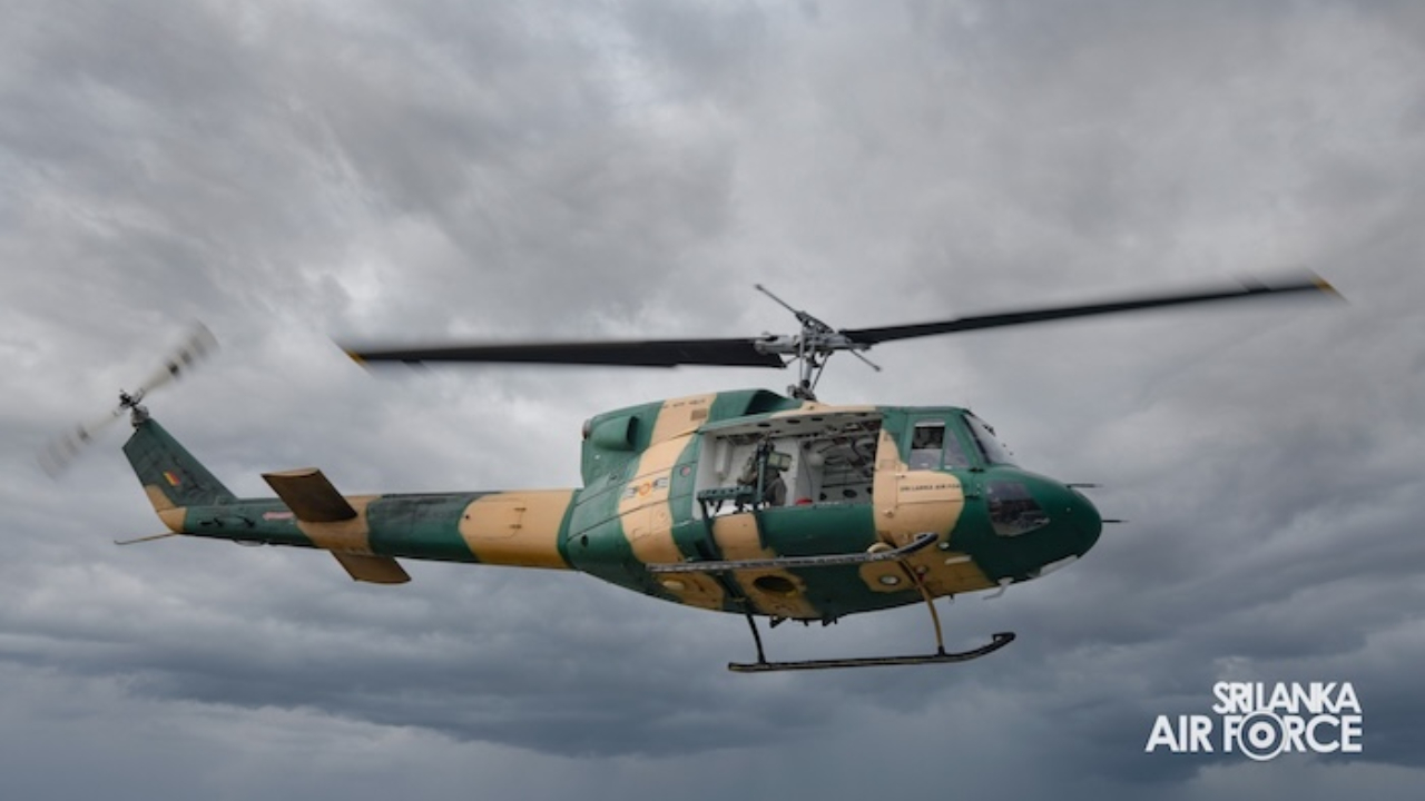 பொலன்னறுவை பாலத்தில் சிக்கித் தவித்த 13 பேரை மீட்ட விமானப்படை!