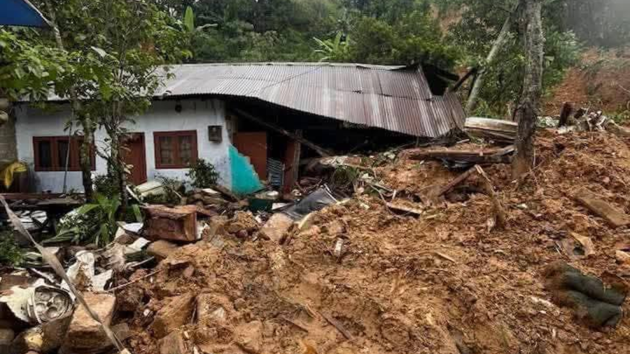 மண்மேடு சரிந்து வீழ்ந்ததில் நாவலப்பிட்டியில் ஒரே குடும்பத்தைச் சேர்ந்த மூவர் உயிரிழப்பு!