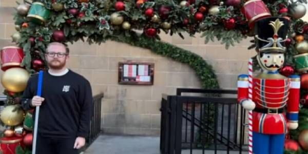 இங்கிலாந்து 900 பவுண்ட்ஸ் மதிப்புள்ள அலங்கார பொம்மை களவு – வெளியான cctv காணொளி!