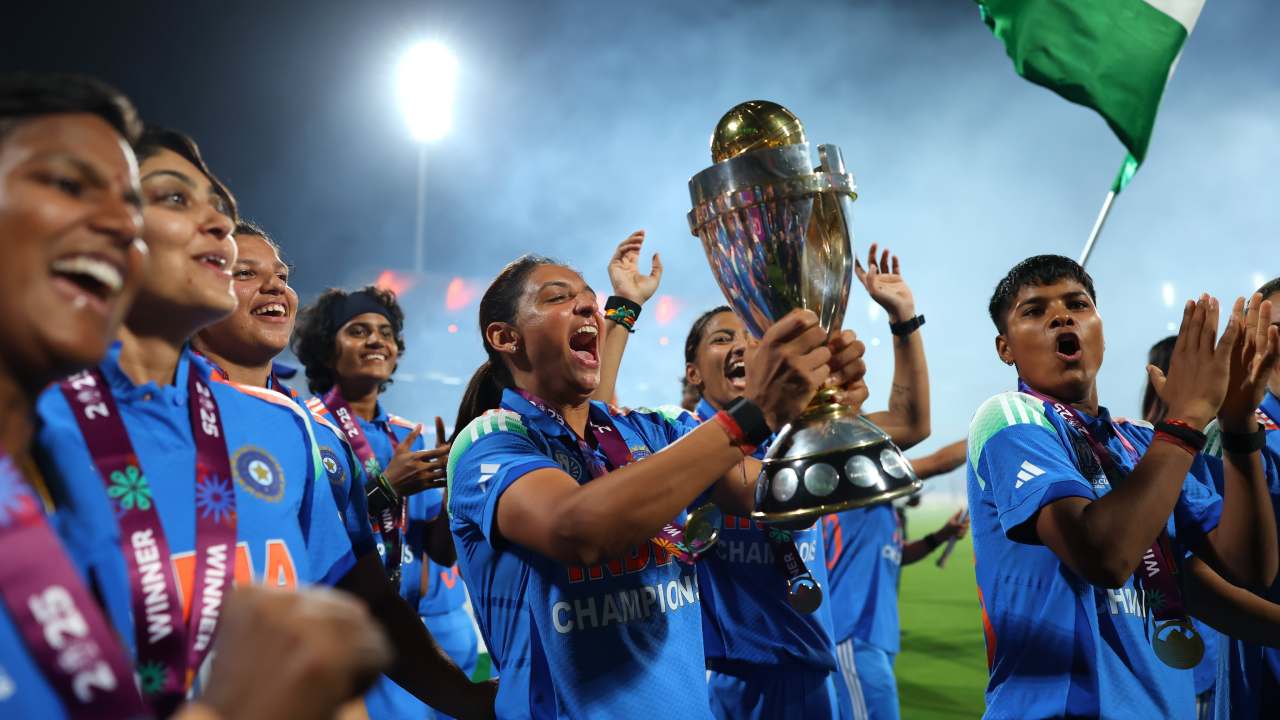 வரலாற்று சிறப்புமிக்க மகளிர் உலகக் கிண்ணத்தை வென்றது இந்தியா!