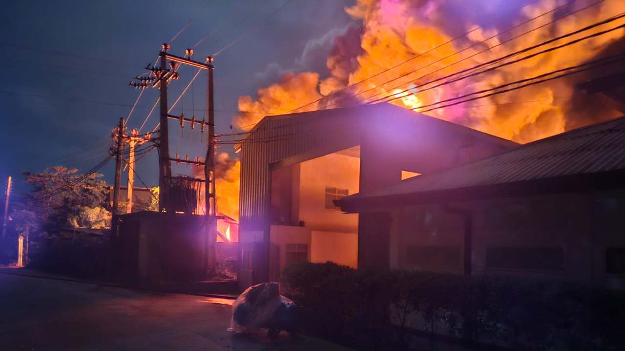 பல்லேகல தொழிற்சாலையில் ஏற்பட்ட தீப்பரவல் கட்டுப்பாட்டுக்குள்!