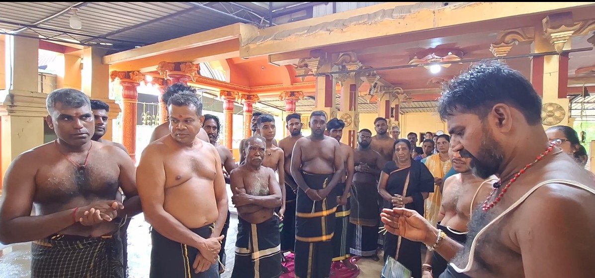 குருக்கள் மடம் ஐயப்ப சுவாமி ஆலயத்தில் புனித மாலை அணியும் மண்டல விரதம் இன்று பக்தி பூர்வமாக ஆரம்பமானது !