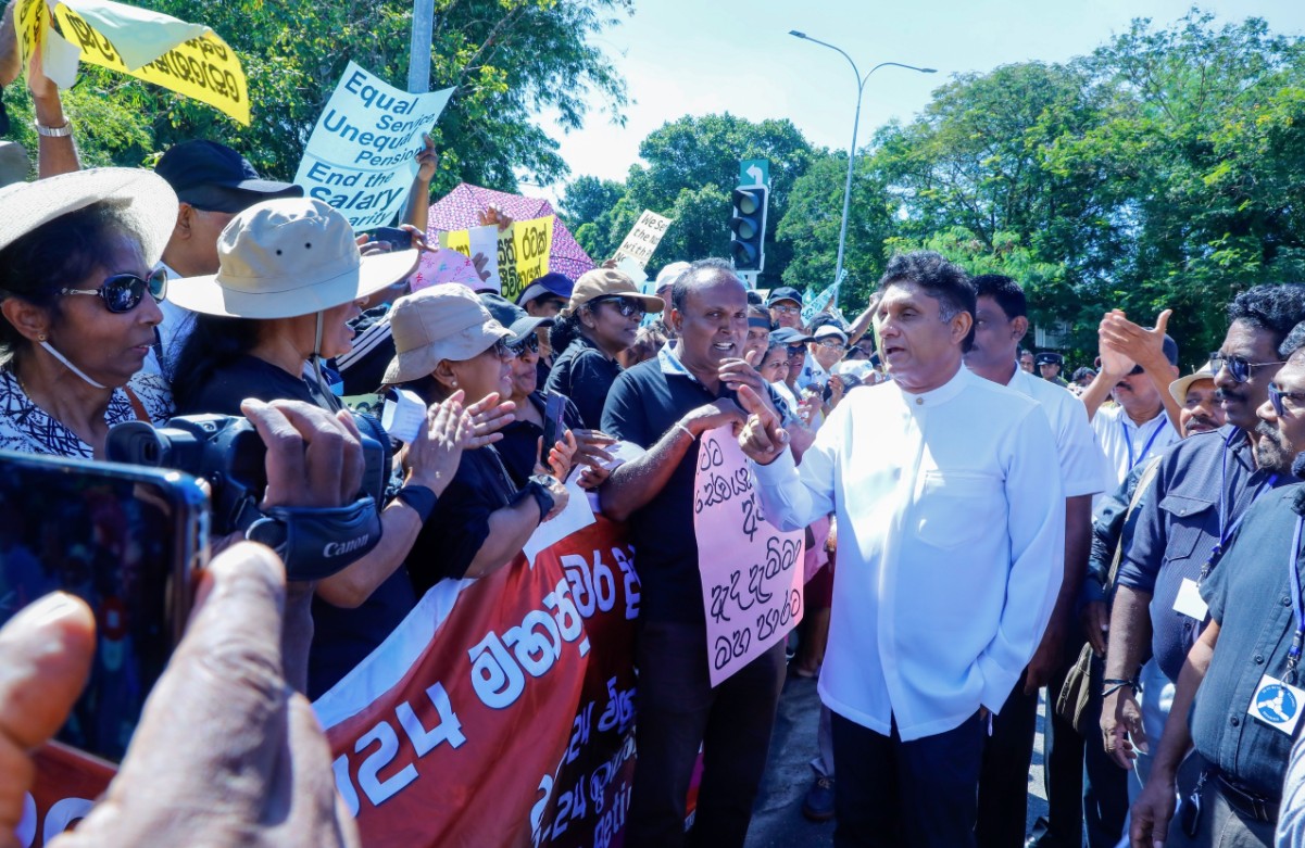 குறைநிரப்பு மதிப்பீட்டைக் கொண்டு வருவதன் மூலம்  ஓய்வுபெற்ற அரச ஊழியர்களின் பிரச்சினையை தீர்த்து வைக்க முடியும் – சஜித் பிரேமதாச
