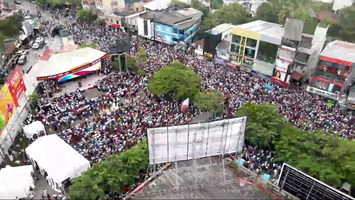 பெருந்திரளான மக்கள் கூட்டத்துடன் பேரணி ஆரம்பம்!