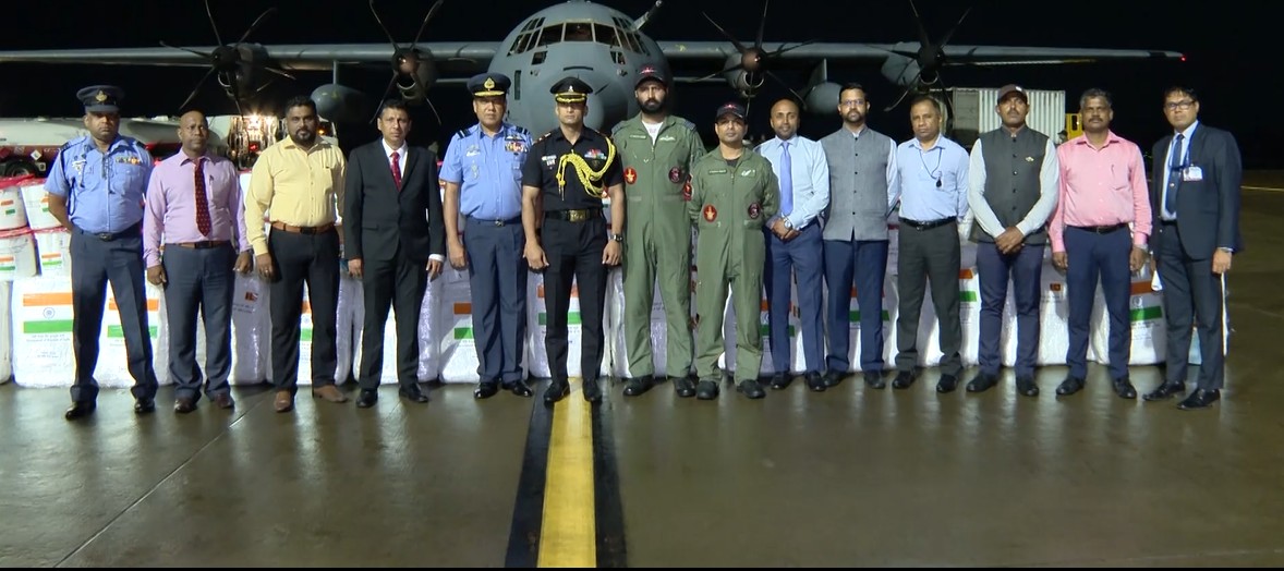 27 தொன் நிறையுடைய நிவாரண பொருட்களை இலங்கைக்கு வழங்கியது இந்தியா!