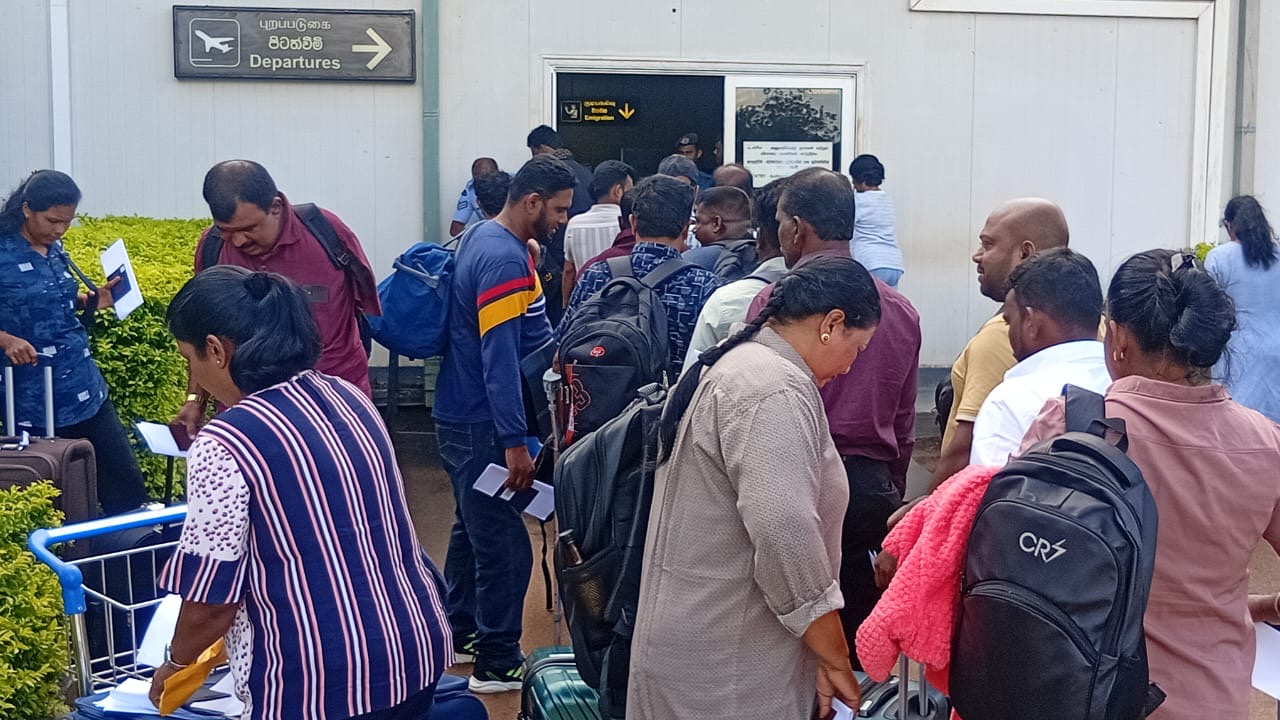 யாழ் பல்கலைக் கழகத்தின் ஒழுங்கமைப்பில் வடக்கு கிழக்கில் வாழும் அவயவங்களை இழந்த மற்றுமொரு தொகுதியினர் சென்னை சென்றுள்ளனர்!