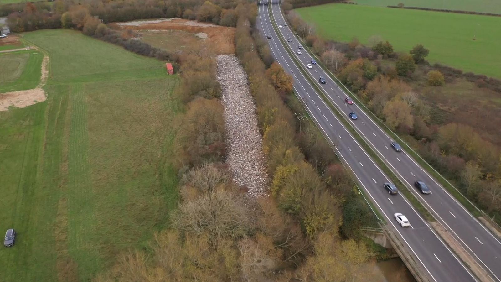 இங்கிலாந்தில் அதிகரிக்கும் சட்டவிரோத குப்பை கிடங்குகள்!