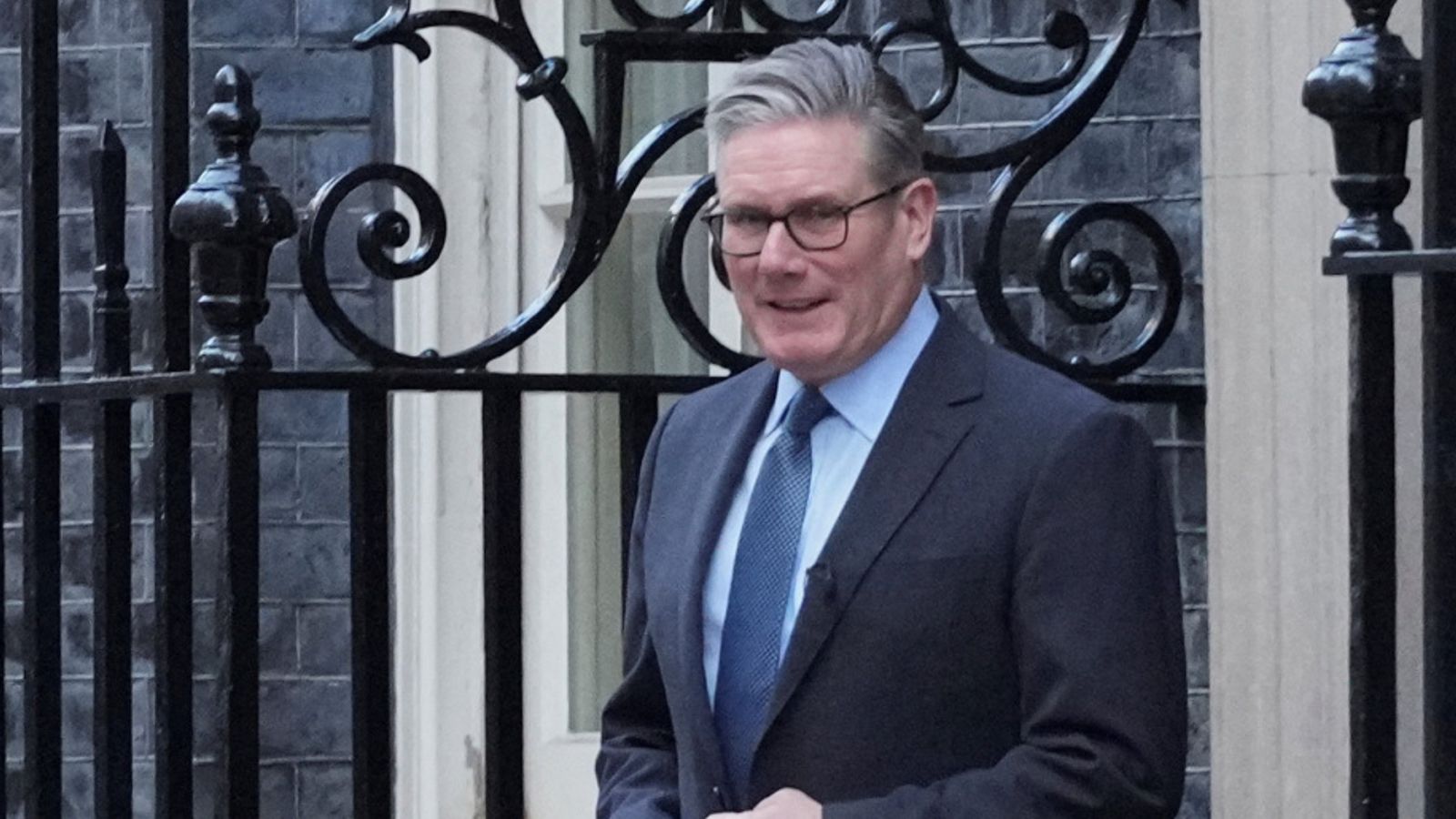 இங்கிலாந்தில் ஆதரவை இழக்கும் பிரதமர் கெய்ர் ஸ்டார்மர்!