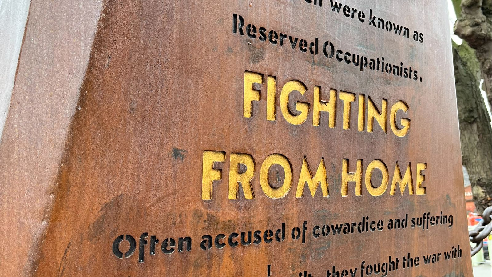 2ஆம் உலக போரில் போராடாத போராளிகளுக்கு நினைவு தூபி!