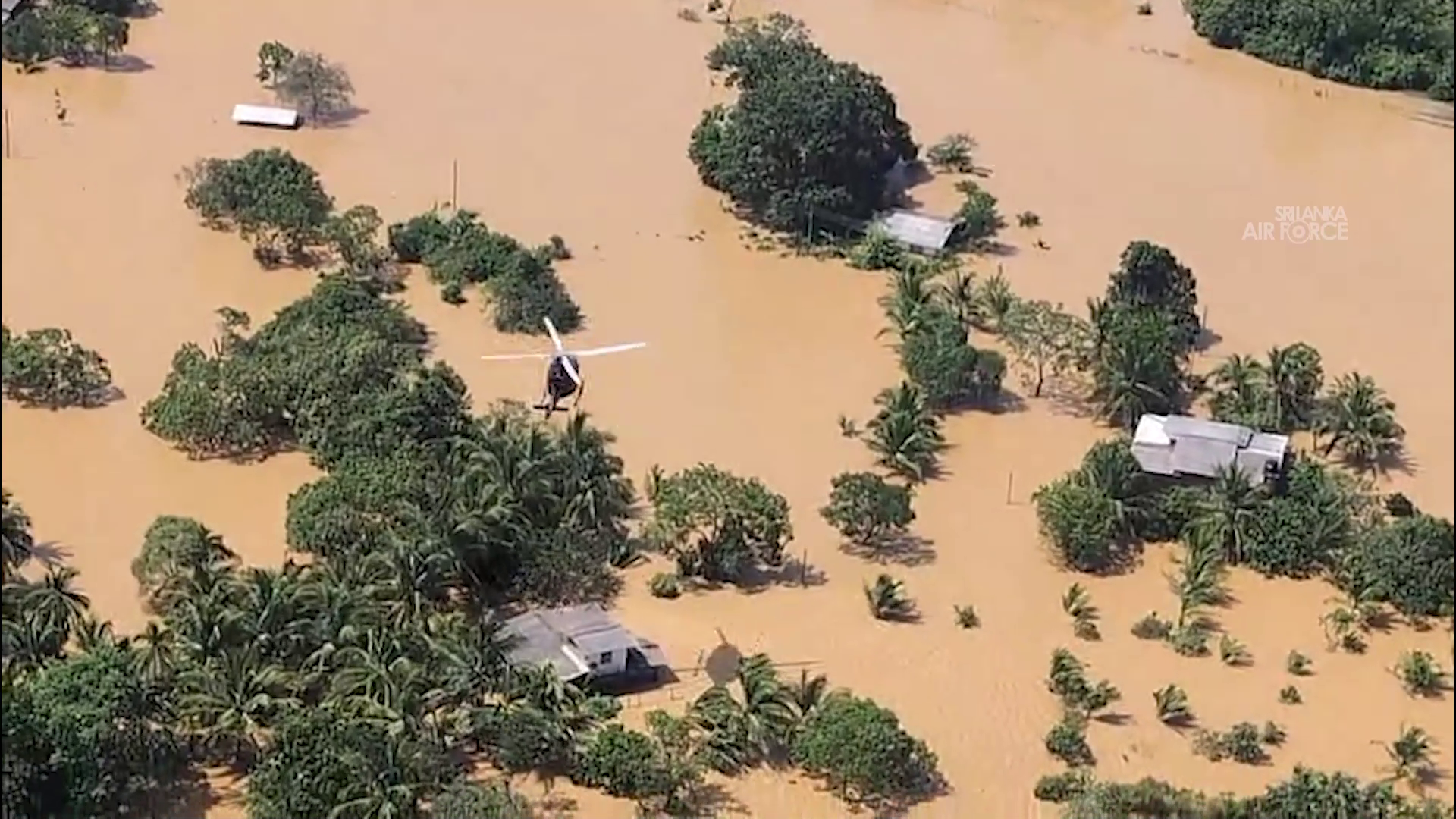 உடைப்பெடுத்தது மாவிலாறு  –  வெள்ளத்தில் மூழ்கியுள்ளது மூதுர் நகரம்