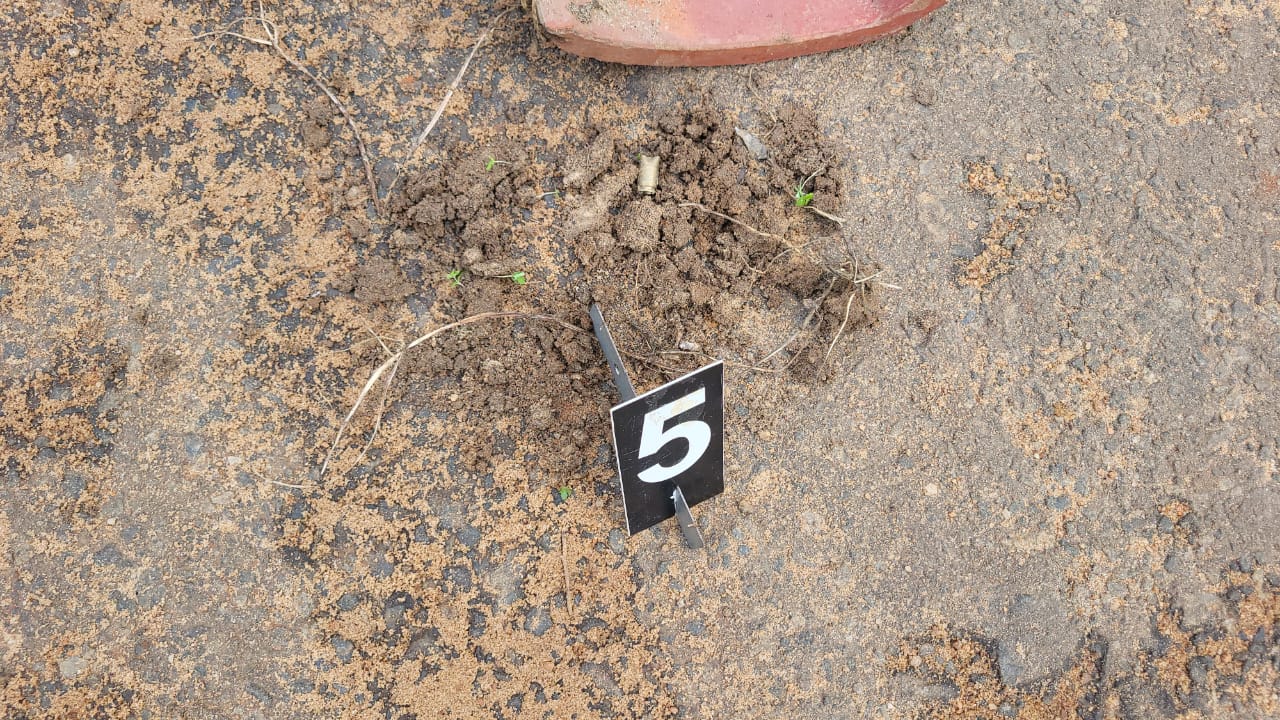 சட்டவிரோத மணல் ஏற்றிச்சென்ற டிப்பர் மீது பொலிசார் ஐந்து தடவை துப்பாக்கி பிரயோகம்!