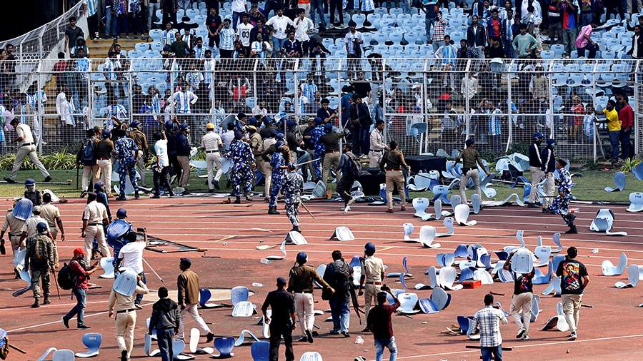 இந்திய சென்ற கால்பந்து வீரர் லியோனல் மெஸ்ஸியை பார்க்கவந்த ரசிகர்கள் மத்தியில் கலவரம்!