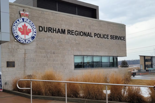 கனடாவில் திருட்டு சம்பவம் தொடர்பில்  64பேர் கைது!