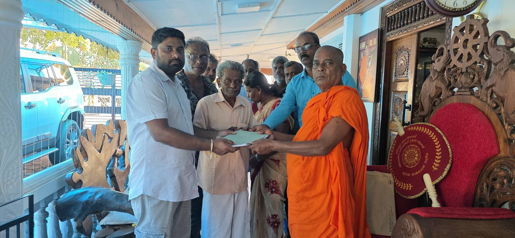 தையிட்டி விகாரைக்காக காணிகளை இழந்தவர்கள் விஹாரதிபதியுடன் நேரில் சந்திப்பு!