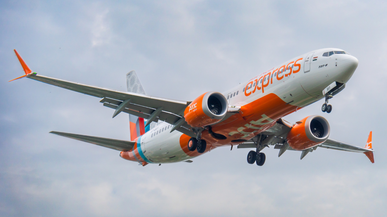 160 பயணிகளுடன் பயணித்த ஏர் இந்தியா எக்ஸ்பிரஸ் விமானம் அவசரமாக தரையிறக்கம்!