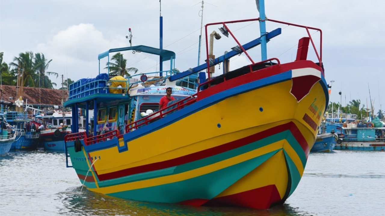 5 மீனவர்களுடன் காணாமல் போன படகு!