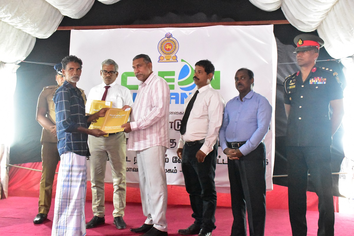 கிளீன் சிறீ லங்கா நிகழ்ச்சித்திட்டத்தின் கீழ் மன்னார் மாவட்டச் செயலகத்தில் நடமாடும் சேவை !