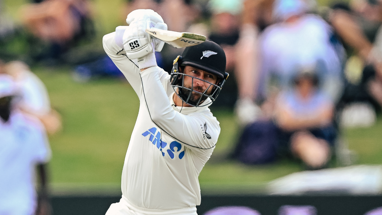 மே.இ.தீவுகளுடனான போட்டியில் இரட்டை சதம் விளாசினார் டெவன் கொன்வே!