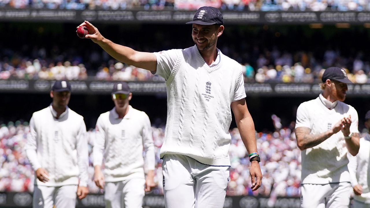 சாதனை பார்வையாளரக்ளை எட்டிய மெல்போர்னில் ஆஸி.யை 152 ஓட்டங்களுக்குள் சுருட்டிய இங்கிலாந்து!