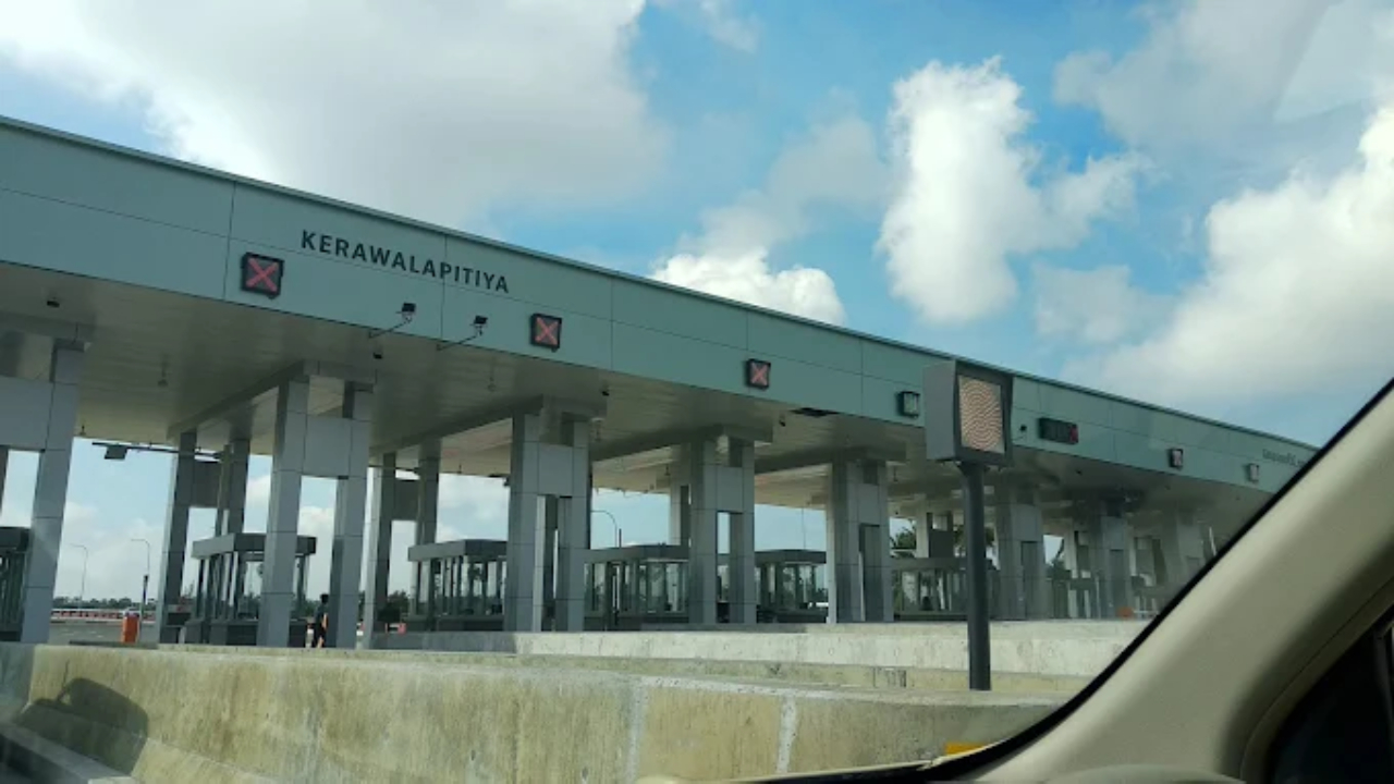 கெரவலப்பிட்டி சந்திப்புப் பாதையில் சுங்கவரி வசூல் நிறுத்தம்!