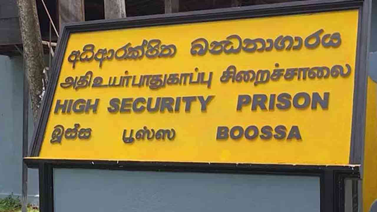 பூஸா அதிஉயர் பாதுகாப்பு சிறைச்சாலையில் 100க்கும் மேற்பட்ட தொலைபேசிகள் மீட்பு – விசாரணைகள் தீவிரம்!