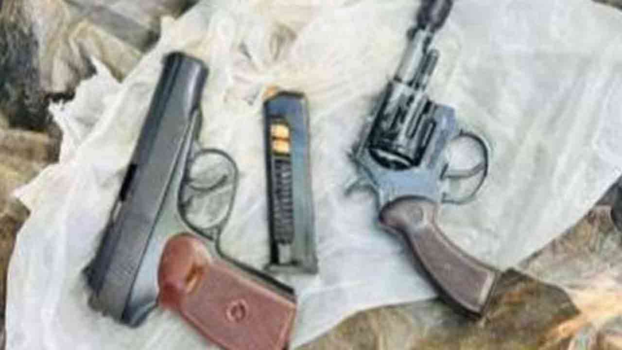 வாழைச்சேனையில் கைதுப்பாக்கிகள் கண்டுபிடிப்பு!