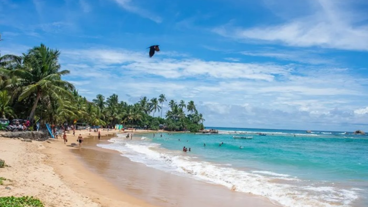 பலத்த நீரோட்டத்தில் சிக்கி சுற்றுலா பயணி உயிரிழப்பு!