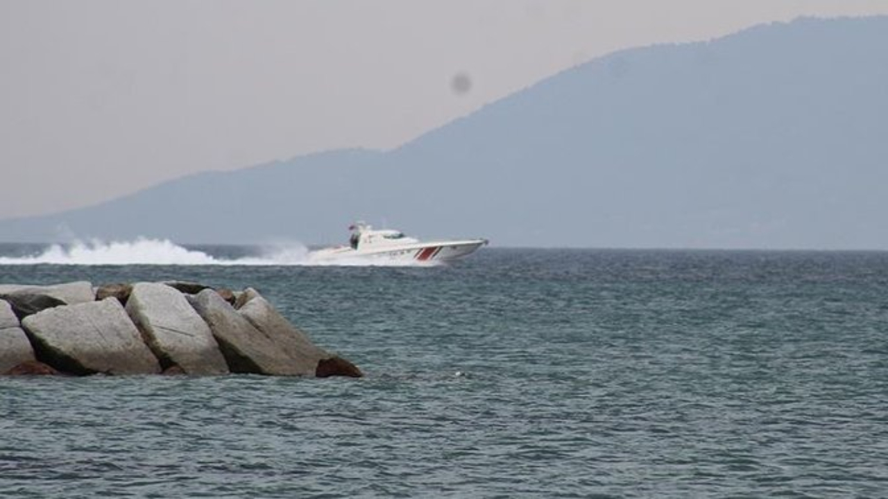 கிறிஸ்துமஸ் தினத்தன்று இங்கிலாந்து கடற்கரையில் நீராடச் சென்ற இருவர் மாயம்; பலர் மீட்பு!
