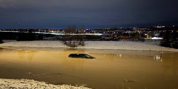 கனடாவில் ஏற்பட்ட குழாய் வெடிப்பினால் கடும் வெள்ளம்!