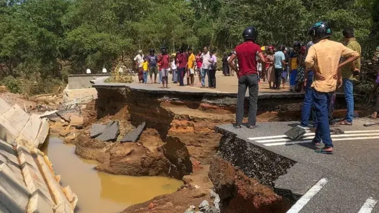டித்வா சூறாவளி இலங்கையில் ஏற்படுத்திய தாக்கம்; அதிர்ச்சியூட்டும் சேத அறிக்கை!