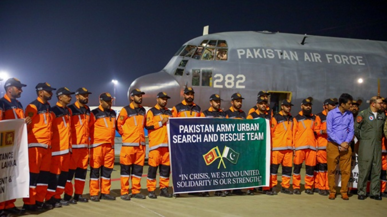 உதவிப் பொருட்களுடன் 47 பேர் கொண்ட மீட்புக் குழுவை இலங்கைக்கு அனுப்பிய பாகிஸ்தான்!