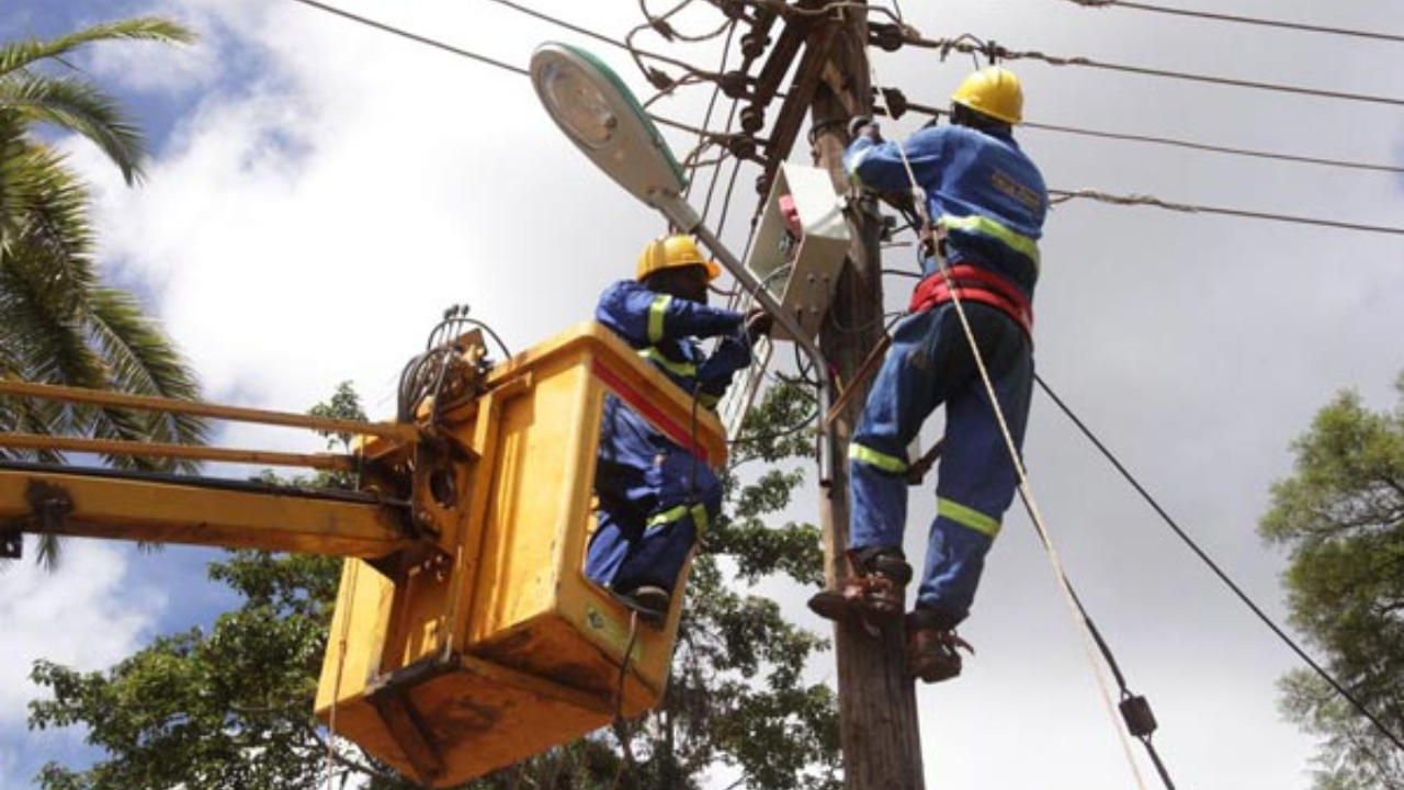 சீரமைப்பு பணியிலிருந்த மின்சார சபை ஊழியர் மின்சாரம் தாக்கி உயிரிழப்பு!