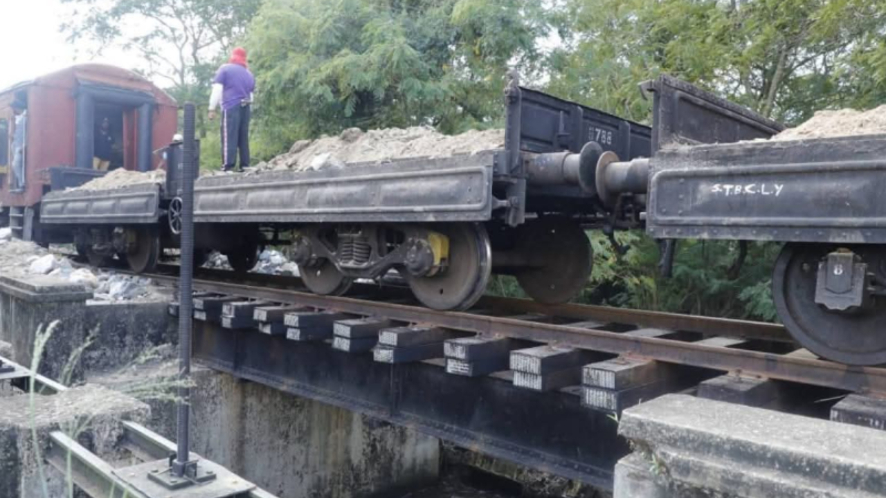 கொழும்பு-புத்தளம் ரயில் பாதையில் புனரமைக்கும் பணிகள் தொடர்கின்றன