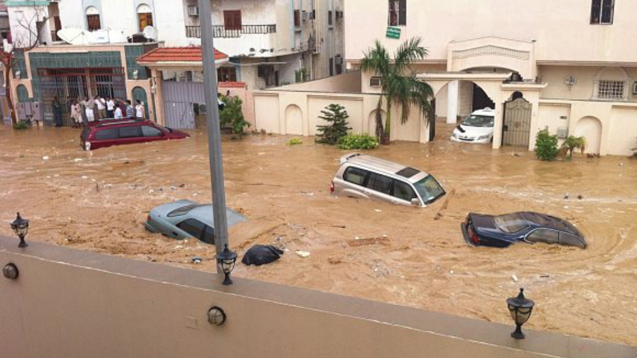 கனமழையால் வெள்ளத்தில் மூழ்கிய ஜித்தா!