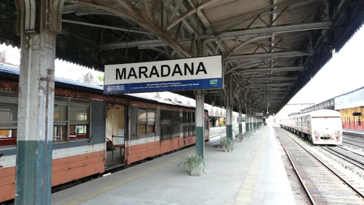 கோட்டைக்கும் – மருதானைக்கும் இடையில் தடம்புரண்ட ரயில்!