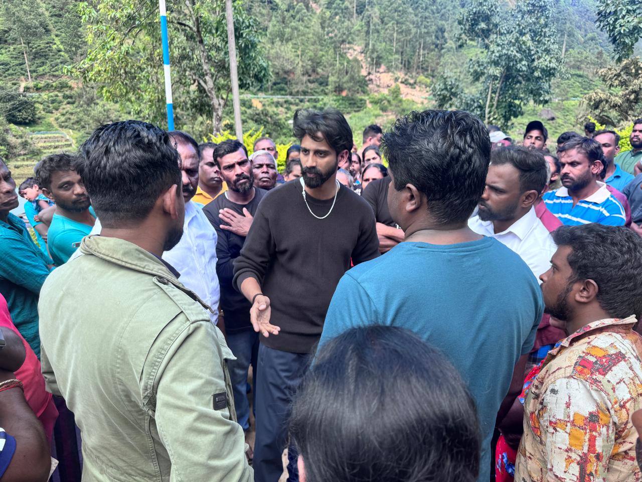 “இயற்கை அனர்த்தத்தால் பாதிக்கப்பட்ட மக்களுக்கு தொடர்ச்சியாக நிவாரண உலர் உணவுப் பொருட்கள் வழங்கி வரும் ஜீவன் தொண்டமான்!”