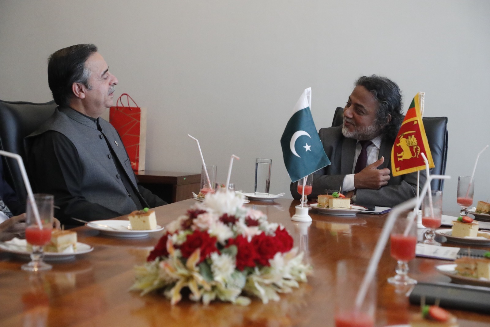 பிரதி சபாநாயகரை சந்தித்தார் பாகிஸ்தானின் கடல்சார் அலுவல்களுக்கான பெடரல் அமைச்சர்