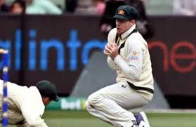 வரலாற்று சாதனை படைத்த  அவுஸ்திரேலியா அணியின் நட்சத்திர துடுப்பாட்ட வீரராக ஸ்டீவ் ஸ்மித் !