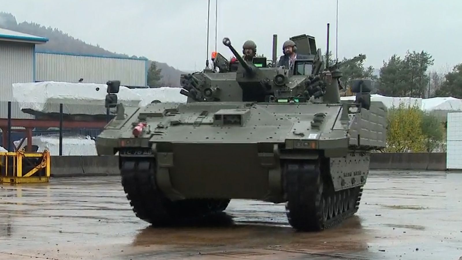 இங்கிலாந்து இராணுவத்தின் புதிய அஜாக்ஸ் கவச வாகனத்தில் பாதுகாப்புச் சிக்கல்கள் !