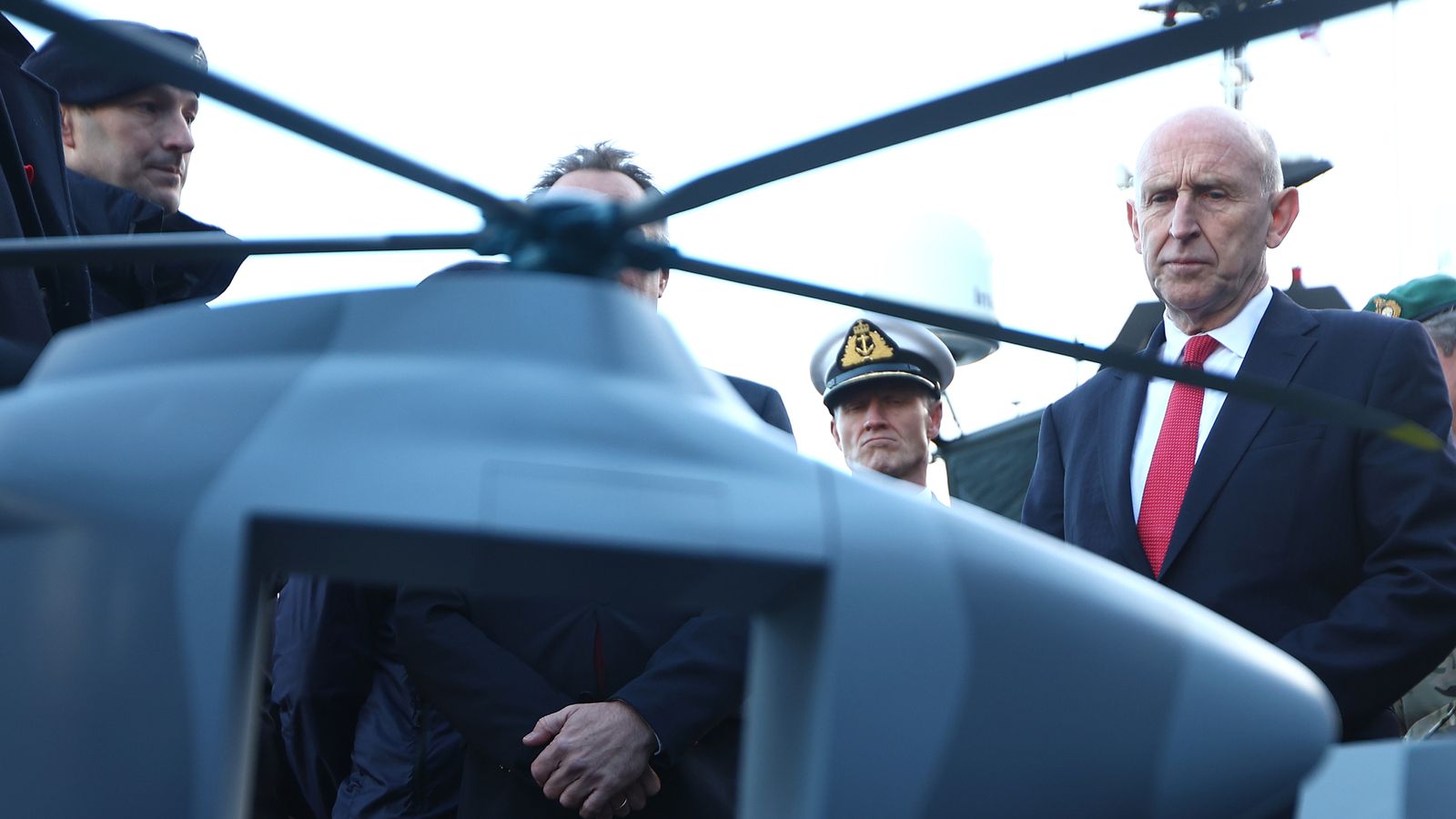 ரஷ்ய அச்சுறுத்தல்களுக்கு எதிராக பாதுகாக்க கடலுக்கடியில் இராணுவ தொழில்நுட்பம்- இங்கிலாந்தின் பாதுகாப்பு திட்டம்!