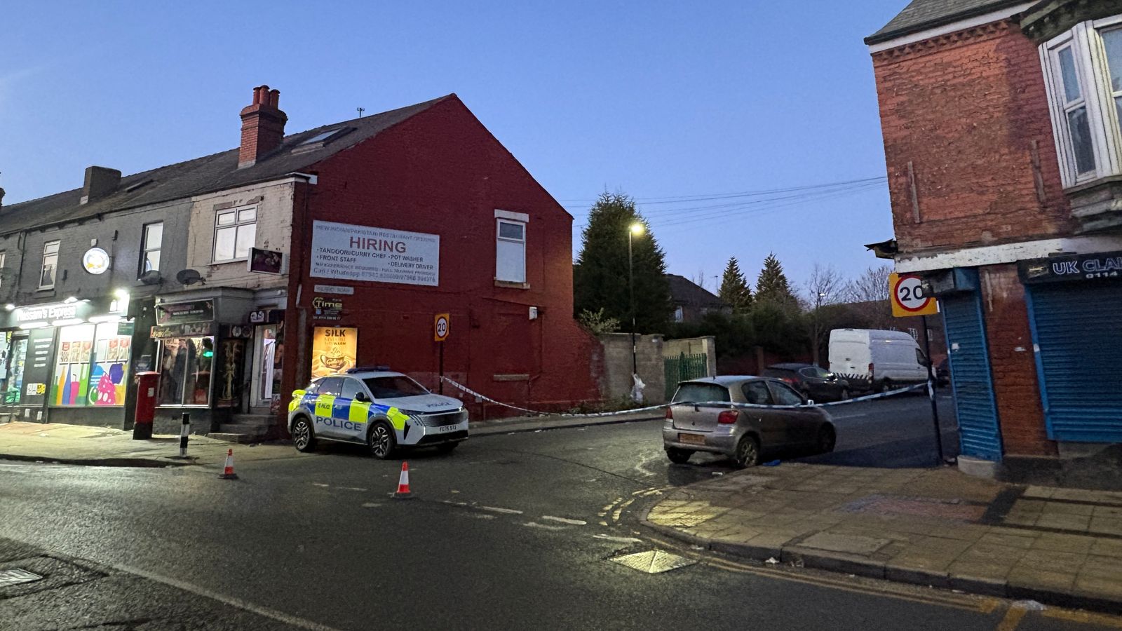 இங்கிலாந்தில் இளைஞன் மீது துப்பாக்கிச்சூடு – சந்தேகநபர்கள் நால்வர் கைது!