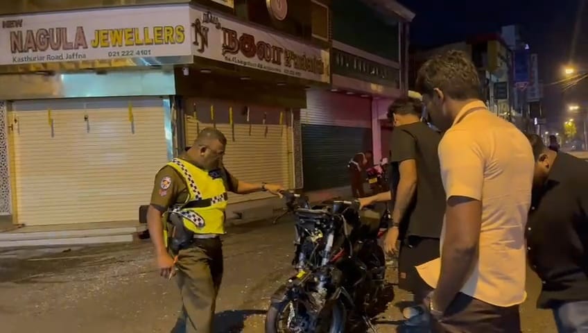 யாழ்ப்பாணம் நகர் பகுதியில் இடம்பெற்ற வாகன விபத்தில் ஆறு பேர் காயம்