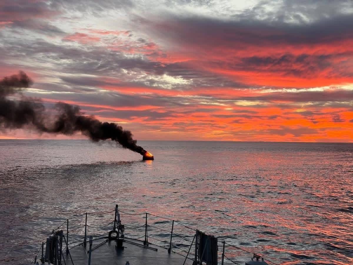 இலங்கைக்கு சொந்தமான பல நாள் மீன்பிடி படகொன்று சீஷெல்ஸில் தீயிட்டு எரிப்பு!