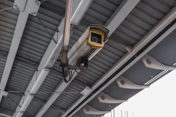 லட்டு கொடுத்து குழந்தையைக் கடத்திய நபர்!