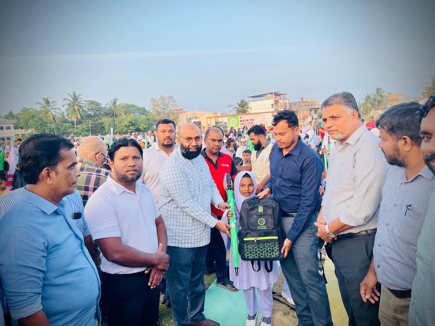 அம்பாறை மாணவர்களுக்கு கற்றல் உபகரணங்கள் வழங்கி வைப்பு…!