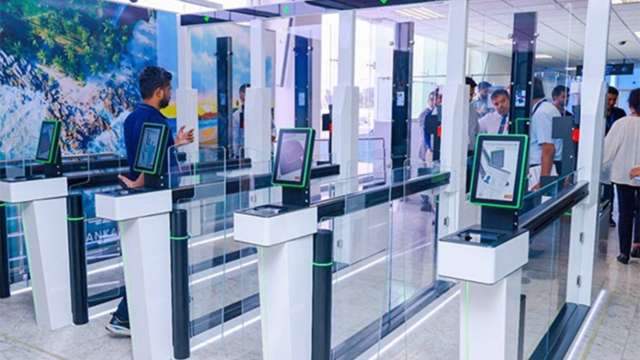 கட்டுநாயக்க விமான நிலையத்தில் அதிகாரப்பூர்வமாக திறக்கப்பட்ட “இ-கேட்”