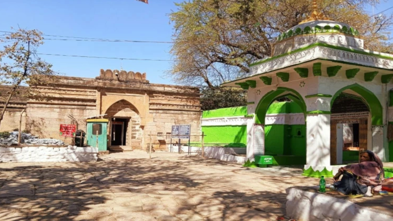 சர்ச்சைக்குரிய போஜ்ஷாலாவில் இந்து, முஸ்லிம் வெள்ளிக்கிழமை வழிபாட்டுக்கு இந்திய உயர் நீதிமன்றம் அனுமதி!