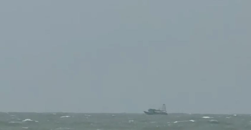 சுண்டிக்குளம்,மாத்தளன் கடற்பரப்பில் இந்தியன் இழுவைமடி படகுகள் அராஜகம்